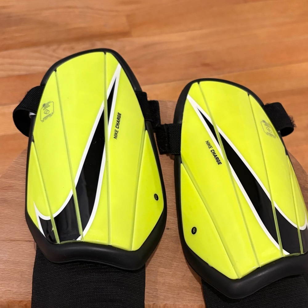 Nike Charge Kids Shin Guards